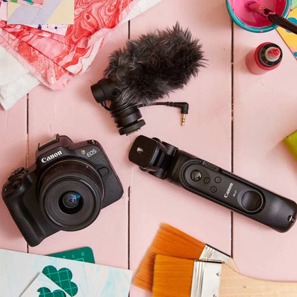 Canon EOS R50 Black + RF-S 18-45 F4.5-6.3 IS STM + Trípode + Micrófono – Kit para creadores de contenido
