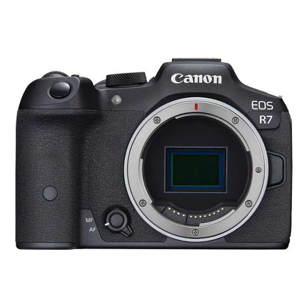 Canon EOS R7 + RF-S 18-150mm