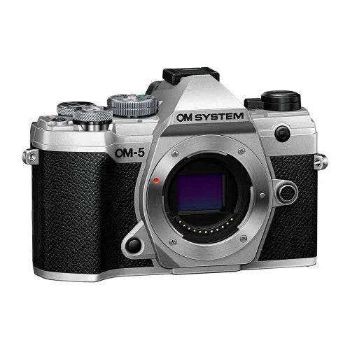 OM System OM-5 con 14-150mm F4-5.6 II – Kit de cámara mirrorless y objetivo (plata)